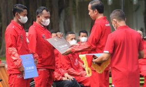Presiden Jokowi Serahkan Bonus Bagi Atlet ASEAN Paragames XI 2022 (setkab.go.id)