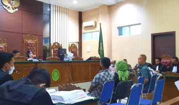 Sidang Korupsi TPA Bintan Mantan Sekcam Binut Dapat Lahan Dari Terdakwa Supriatna Sidang Korupsi pengadaan lahan TPA Bintan, tiga saksi mantan Sekretaris Camat Bintan Utara, Nuraini. Kemudian, mantan Kepala Dinas PUPR Kabupaten Bintan, Junirianto dan Tim Pengadaan Lahan, Evan diperiksa di PN Tanjungpinang (Foto: Roland)
