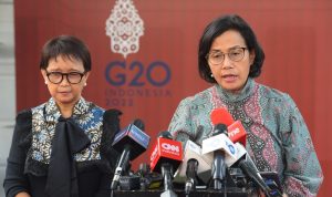Menteri Keuangan Sri Mulyani dan Menteri Luar Negeri Retno Marsudi