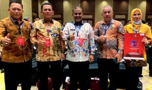Gubernur Ansar dan 5 Kab-Kota di Kepri Terima Penghargaan Peduli HAM 2022