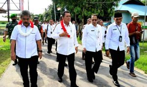 Gubernur Ansar dan Kejati Kepri ke Lingga Serahkan Bantuan Mubaligh dan Hibah (Foto: Humas-Kepri)