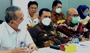 Gubernur Kepri H.Ansar Ahmad berada di Jakarta Perintahkan BPBD Kepri segera distribusi Bantuan ke Korban Banjir dua kecamatan di Natuna Gubernur Kepri H.Ansar Ahmad berada di Jakarta Perintahkan BPBD Kepri segera distribusi Bantuan ke Korban Banjir dua kecamatan di Natuna