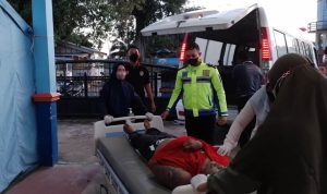 Korban pengendara motor Vixion inisial Ip saat dibawa ke RSUD Dabo Singkep