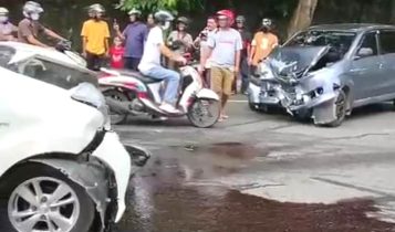 Kecelakaan lalu-lintas (Laka Lantas) dua mobil Avanza yang bertabrakan terjadi di jalan Ir. Juanda depan Hotel Nirwana Kota Tanjungpinang, Kamis(22/12/2022) siang. (Foto: Roland)