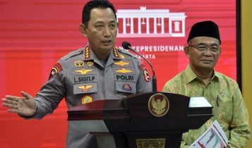 Kepala Kepolisian Negara Republik Indonesia (Kapolri) Jenderal Listyo Sigit Prabowo usai mengikuti Rapat Terbatas (Ratas) mengenai persiapan Natal Tahun 2022 dan Tahun Baru 2023, Senin (19/12/2022), di Kompleks Istana Kepresidenan, Jakarta. (Foto: Setkab.go.id)