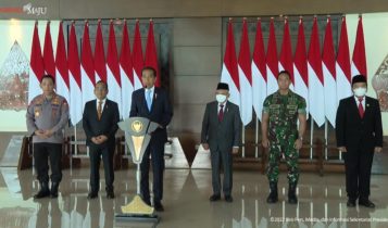 Presiden Jokowi Akan Hadiri KTT ASEAN Uni Eropa di Belgia Presiden Jokowi didampingi Wapres Ma’ruf Amin dan pejabat lainnya dalam keterangan pers di Bandara Soekarno Hatta, Selasa (13-12-2022). (Sumber: Tangkapan Layar)