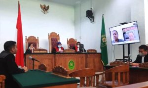 TKA Tiongkok Wang Jungfeng Dituntut 10 Tahun Penjara Karena Tusuk Rekannya Hingga Tewas Sidang secara online, TKA Tiongkok Wang Jungfeng Dituntut Jaksa 10 Tahun Penjara Karena Tusuk Rekannya Hingga Tewas (Foto: Roland)