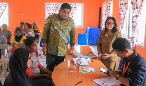 Warga Keluhkan Pembagian BLT-BBM, Bupati Bintan Datangi Kantor Lurah (Foto: Hasura)