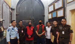 Dua Tersangka Korupsi TPS 3R Tanjungpinang ditahan Kejaksaan Negeri Tanjungpinang di Rutan Tanjungpinang (Foto: Humas Kejari Tanjungpinang)
