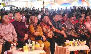 Gubernur Kepulauan Riau H. Ansar Ahmad ikut memeriahkan penyambutan Hari Raya Tahun Baru Imlek 2574 di Kota Tanjungpinang, Sabtu (21-01-2023). (Foto;humas-Kepri)
