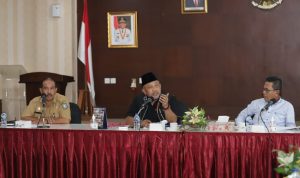 Rapat terkait pembahasan progres Propemperda tahun 2023 dan harmonisasi produk hukum daerah tahun 2019-2022 bersama Biro Hukum di ruang rapat kantor Graha Kepri Batam (30/1/2023). (Foto: Humas DPRD Kepri)