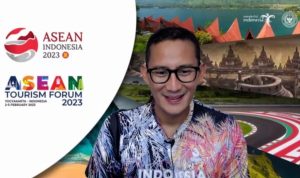Menteri Pariwisata dan Ekonomi Kreatif (Menparekraf) Sandiaga Salahuddin Uno saat mengikuti peluncuran saham PT Dâ€™Mamam Sehatin Indonesia (Dâ€™mamam) melalui layanan LBS Urun Dana.