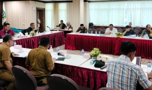 Rapat koordinasi Komisi III DPRD Kepri dan Dinas PUPR di Batam, Selasa (24/1/2023) menyepakati anggaran perbaikan gedung DPRD Kepri Rp7,2 M menggunakan dana BTT APBD 2023 untuk tahap awal (Foto: Presmedia.id/humas DPRD)