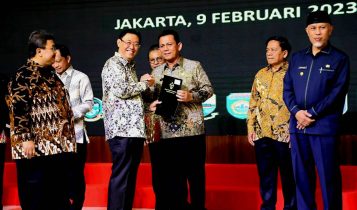 Foto: Gubernur Kepulauan Riau (Kepri), Ansar Ahmad dan Ketua DPRD Kepri, Jumaga Nadeak juga hadir dalam acara Entry Meeting. (Foto: Diskominfo Kepri)