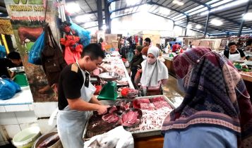 IMG 20230211 WA0007 Foto: Pedagan Daging Bekuk Di Pasar Bintan Center