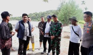 Bupati Roby Kurniawan bersama FKPD Bintan dan BPN Bintan langsung turun ke Pulau Poto, Kamis (16/2/2023). (Foto: Hasura)