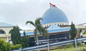 Gedung Kantor DPRD kota Tanjungpinang (Foto: Presmedia)