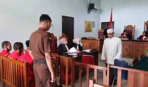 Terdakwa Robby Kurniawan, Honorer di Pemerintah Kota Tanjungpinang digiring ke sel usai persidangan di PN Tanjungpinang (Foto: Presmedia/Roland)