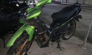 Barang bukti sepeda motor Yamaha Vega R yang dikendarai Soka. (Foto: Hasura)