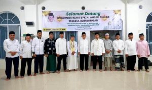 Gubernur Ansar menyambangi jemaah di Masjid Hidayatullah Tanjungpinang, Jalan Wiratno, Kecamatan Tanjungpinang Barat, Kota Tanjungpinang, Selasa (28/3/2023). (Foto: Diskominfo)