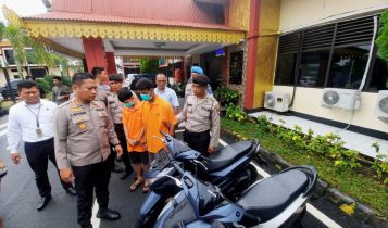 IMG 20230301 WA0024 Kapolresta Tanjungpinang, Kombes Pol Heribertus Ompusunggu bersama jajarannya saat ekspos dua tersangka pelaku pencurian Motor di Polresta Tanjungpinang Rabu (1/3/2023).