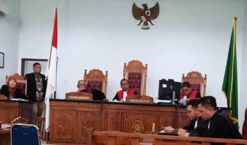 Pelajar SMK Bintan Dituntut 12 Tahun Penjara Karena Berkelahi Tuntutan dibacakan jaksa Penuntut Umum Kejaksaan negeri Bintan di PN Tanjungpinang Rabu 29 3 2023 Pelajar SMK Bintan dituntut 12 Tahun penjara karena berkelahi. Tuntutan dibacakan jaksa Penuntut Umum Kejaksaan Negeri Bintan di PN Tanjungpinang Rabu (29-3-2023)