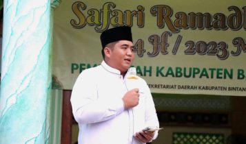 Safari Ramadhan Perdana di Bintan, Bupati Roby Kurniawan Buka Puasa Bersama dan Sholat Berjamaah dengan warga desa Dendun dan Mantang di Bintan, Sabtu (25/3/2023) kemarin. (Foto:Hasura)