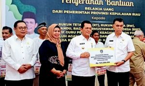 Gubernur Kepri Ansar Ahmad berkunjung ke Natuna. (Foto: Diskominfo)