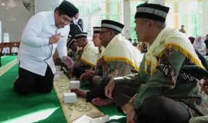 Bupati Bintan Roby Kurniawan melepas 68 JCH asal Bintan. (Foto: Hasura)
