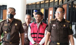 Menteri Kominfo, Johnny G Plate saat keluar dari Gedung Kejagung, Rabu (17/5/2023). (Foto: Kejagung)