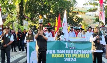 Pawai Obor Demokrasi, Bawaslu Ajak Masyarakat Awasi Jalannya Pemilu 2024 (Foto:Roland)