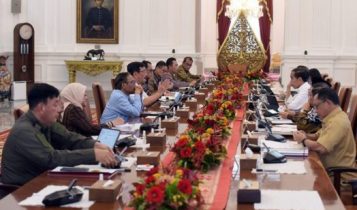 Presiden Jokowi pimpin ratas bahas golden visa Senin 2952023 di Istana Merdeka Jakarta. Foto Humas Setkab Presiden Jokowi pimpin ratas bahas golden visa, Senin (29/5/2023), di Istana Merdeka, Jakarta. (Foto: Humas Setkab)