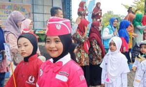 Ratusan anak dari RA dan TK di Bintan mengikuti Carnaval Ceria di Lapangan Relief Antam Kijang. (Foto: Hasura)