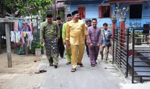 Roby saat kunjungan kerja (kunker) ke Kecamatan Tambelan, Senin (1/5/2023). (Foto: Hasura)