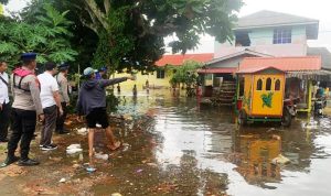 Sejumlah wilayah pesisir di Tanjungpinang terendam banjir rob beberapa waktu lalu. (Foto: Roland)