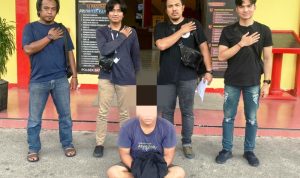 Tim Unit Reskrim Polsek Tanjungpinang Kota saat meringkus Pelaku Ss, yang menggelapkan uang Tagihan Ayat Bosnya ( Foto: Polsek)