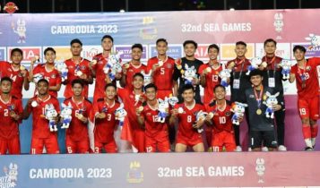 Timnas Sepak Bola Indonesia U 22 usai pengalungan medali emas di SEA Games Kamboja Timnas Sepak Bola Indonesia U-22 usai pengalungan medali emas di SEA Games Kamboja, Selasa (16/05/2023). (Foto: PSSI)