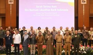Foto bersama usai acara serah terima aset eks BLBI di Aula Mezzanine, Kementerian Keuangan, Jakarta pada Selasa (6/6/2023). (Foto: Kemenkeu)