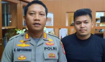 Kapolresta Tanjungpinang Kombes Heribertus Ompusunggu bersama Kanit Tipikor Ipda Wira Pratama di Mapolresta Tanjungpinang. Foto RolandPresmedia Kapolresta Tanjungpinang Kombes Heribertus Ompusunggu bersama Kanit Tipikor, Ipda Wira Pratama di Mapolresta Tanjungpinang. (Foto: Roland/Presmedia)