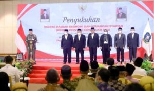 Pelantikan dan pengukuhan pengurus KDEKS Provinsi Kepri ini, dilakukan oleh Plt.Direktur Eksekutif, Komite Nasional Ekonomi dan Keuangan Syariah (KNEKS) Taufik Hidayat. (Foto: humas DPRD Kepri)
