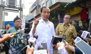 Presiden Jokowi memberikan keterangan pers usai meninjau Pasar Parungpung, Bogor, Jabar, Rabu (21/06/2023). (Foto: BPMI Setpres)