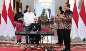 Presiden Jokowi menerima Putri Ariani, Rabu (14/06/2023), di Istana Merdeka, Jakarta. (Foto: BPMI Setpres)