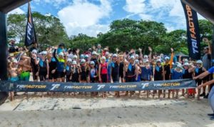 Ratusan Peserta Bintan Triathlon 2019 melakukan Start dan siap bertanding di tiga bidang olah raga, Lari, Berenang dan Bersepeda di kawasan Wisata Lagoi Bintan. (foto: Dok Presmedia.id)