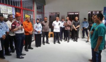 Temui Warga Binaan Lapas Narkotika di Kepri Menkum HAM RI sebut telahh memperpanjang program Asimilasi rumah bagi warga binan Lapas e1687009457138 Temui Warga Binaan Lapas Narkotika di Kepri, Menkum HAM-RI sebut telahh memperpanjang program Asimilasi rumah bagi warga binan Lapas