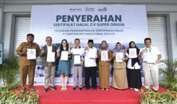 Tim Manajemen Halal PT BIIE Dampingi UKM Kawasan BIE Hingga Raih Sertifikasi Halal. (Foto: Hasura/Presmedia.id)