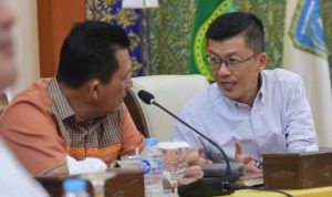 Gubernur Kepulauan Riau, H.Ansar Ahmad, dan kepala dinas Kominfo Kepri Hasan saat menggelar rapat persiapan Hari Penyiaran Nasional (Harsiarnas) ke-9) tahun 2023, di Gedung Daerah, Tanjungpinang,