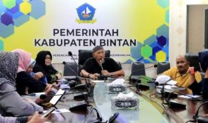 Kepala Bapelitbang Bintan Supriyono saat memimpin rapat Penanganan korban musibah kebakaran di Tambelan-Bintan. (Foto; Diskominfo Bintan/Predmsemdia.id)