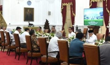 Presiden Jokowi memimpin ratas membahas antisipasi dan kesiapan dalam menghadapi ancaman fenomena iklim El Nino di Istana Merdeka Jakarta pada Selasa 18 7 2023 Presiden Jokowi memimpin ratas membahas antisipasi dan kesiapan dalam menghadapi ancaman fenomena iklim El Nino di Istana Merdeka, Jakarta, pada Selasa (18/7/2023). (Foto: BPMI Setpres/Presmedia.id)