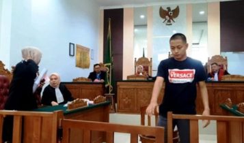 Terdakwa Rahmad Hardiansyah, oknum pegawai Jasa Raharja,usai menjalani persidangan. (Foto RolandPresmedia.id)