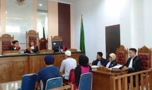Empat terdakwa pengedar narkoba jenis sabu-sabu dituntut 8 sampai 10 tahun penjara oleh Jaksa Penuntut Umum (JPU), Aditya Syaummil Patria di PN Tanjungpinang. (Foto: Roland/Presmedia.id)
